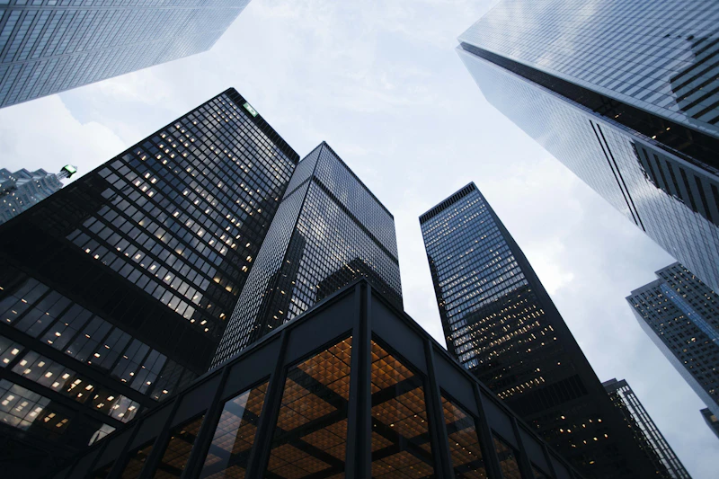 Arquitetura de edifícios corporativos, imagem ilustrativa do contexto financeiro